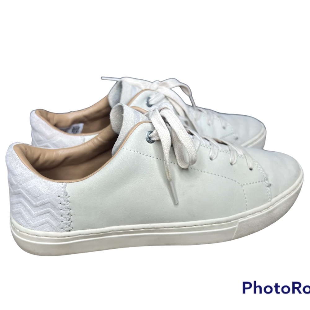 TOMS suede leather textured cream white sneaker 9.5